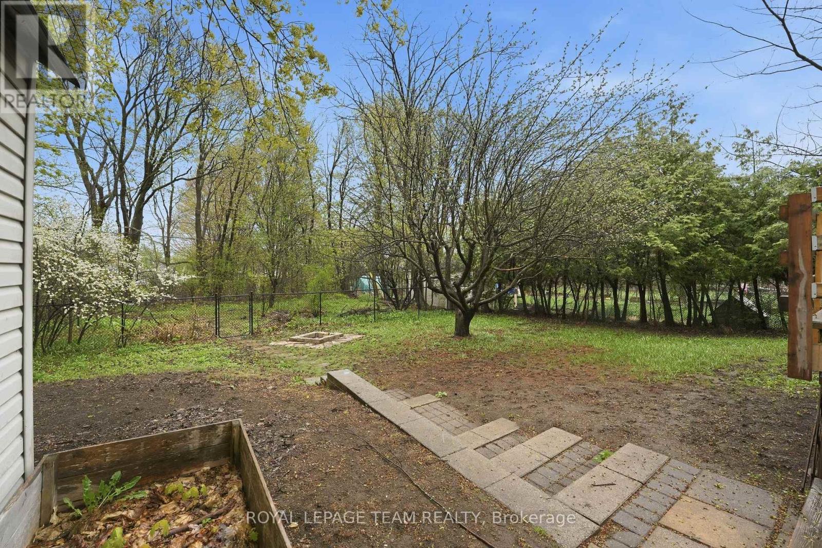 49 CROWNHILL STREET - 32