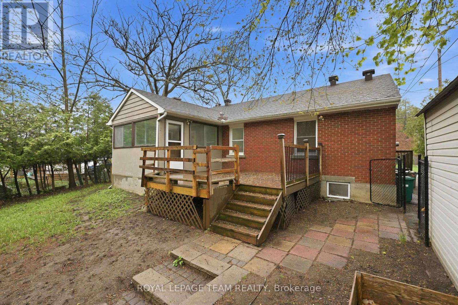 49 CROWNHILL STREET - 31