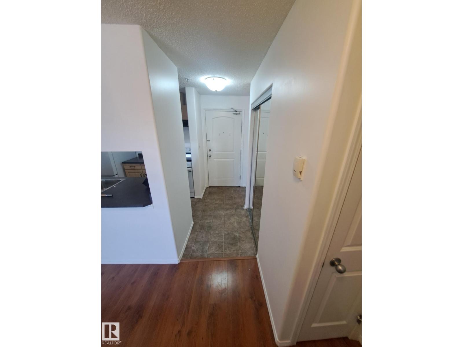#205 9910 107 ST - 26