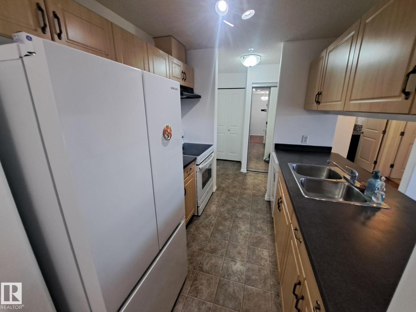 #205 9910 107 ST - 4