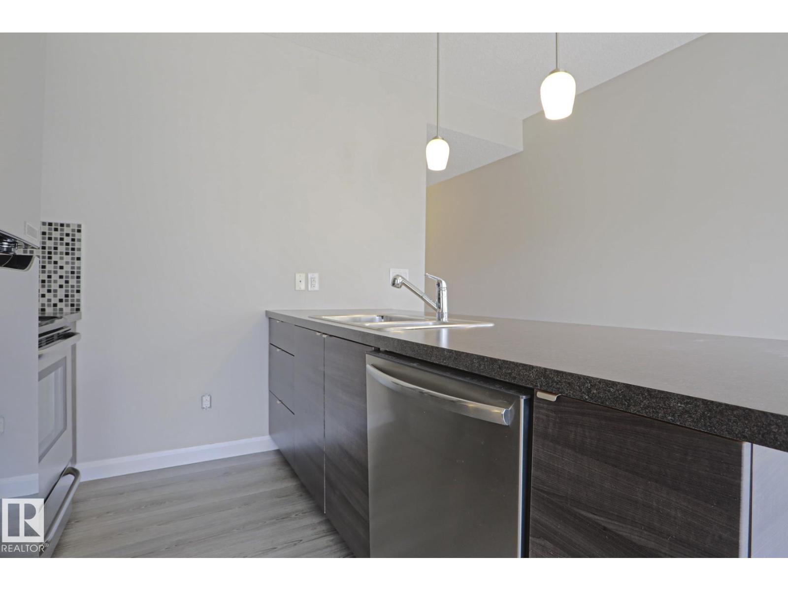 #33 3710 ALLAN DR SW - 18