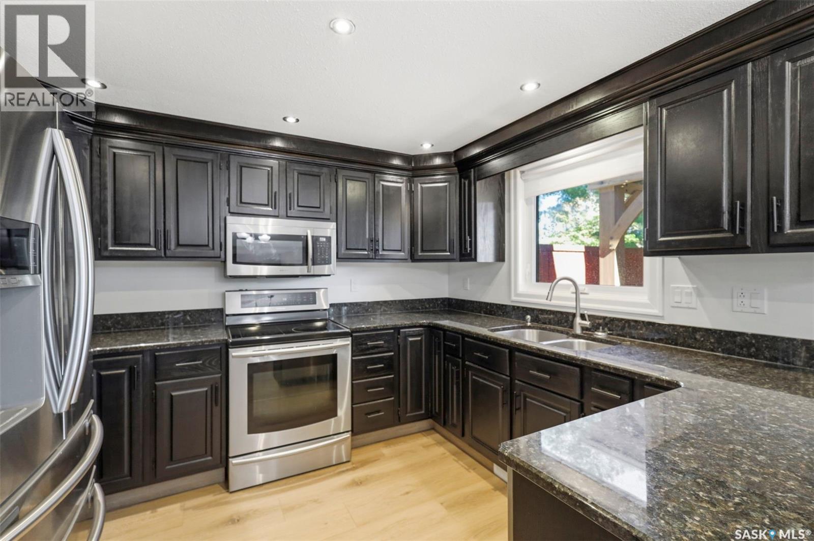 235 Bronson WAY — photo 8