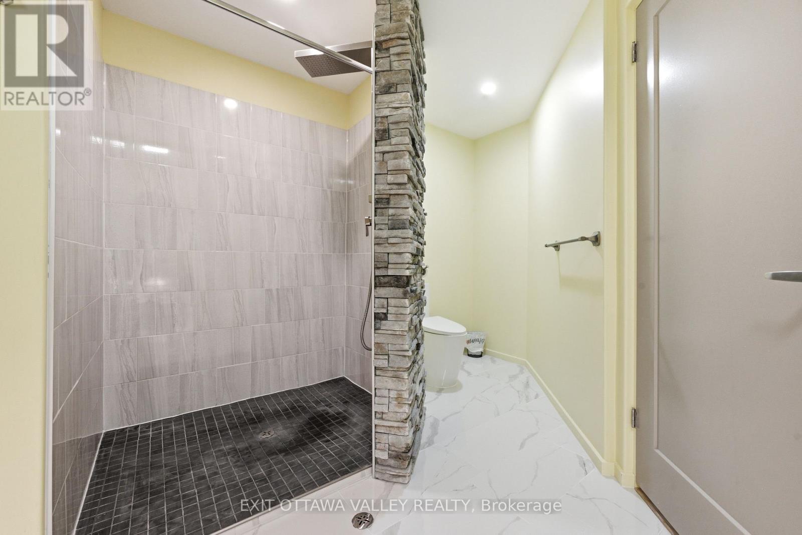 301 DORAN ROAD - 25