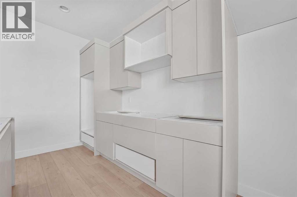 925 7 Street S — photo 15