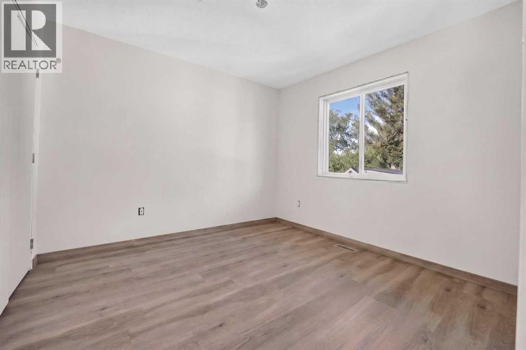 925 7 Street S — photo 26