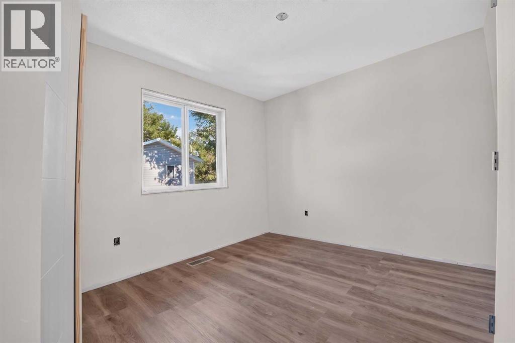 925 7 Street S — photo 24
