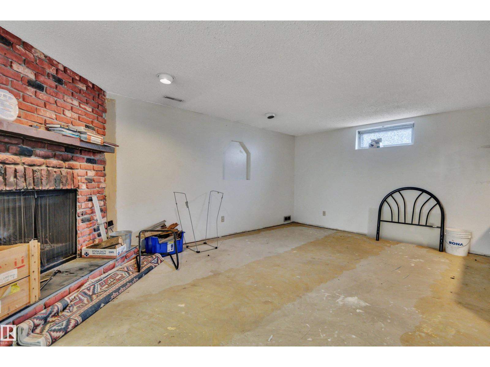 107 CORINTHIA DR — photo 35