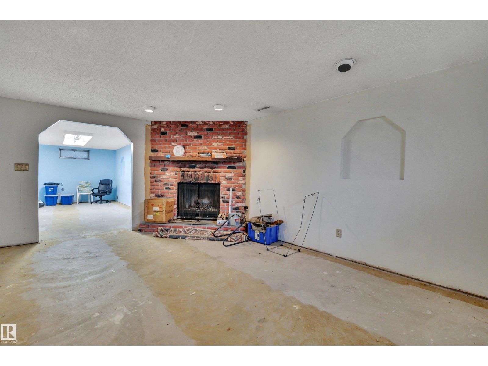 107 CORINTHIA DR — photo 36