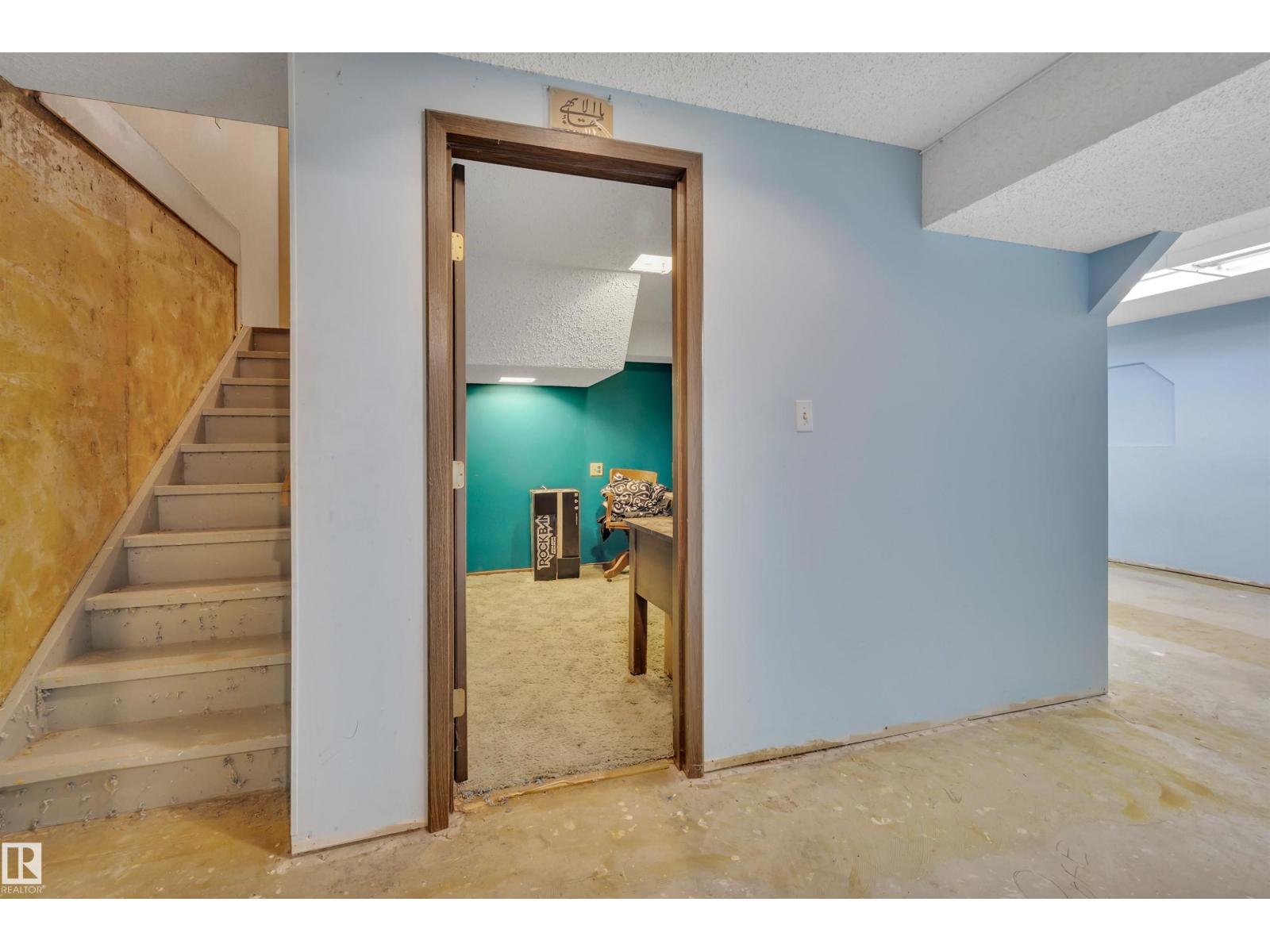 107 CORINTHIA DR — photo 30