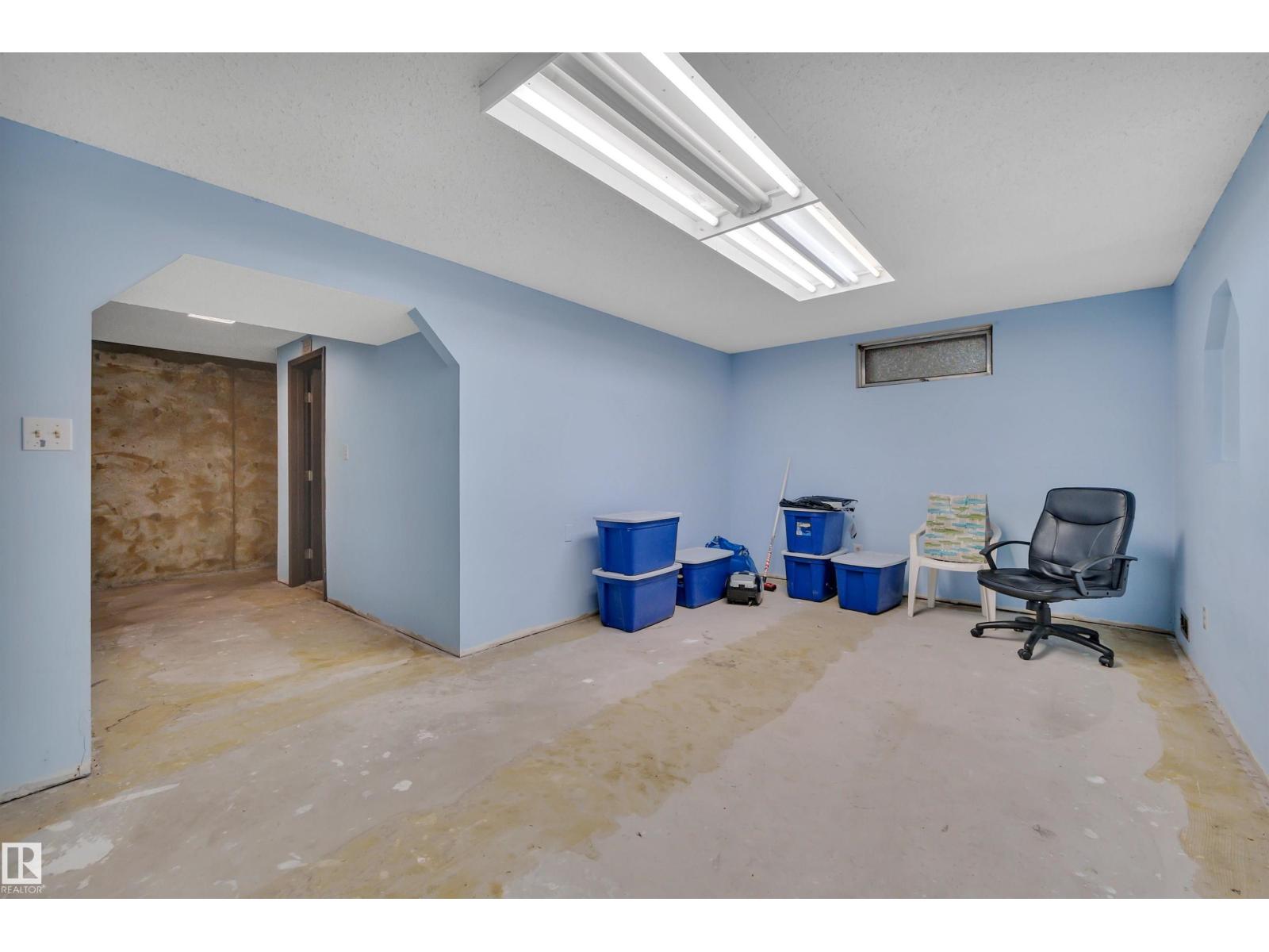 107 CORINTHIA DR — photo 33