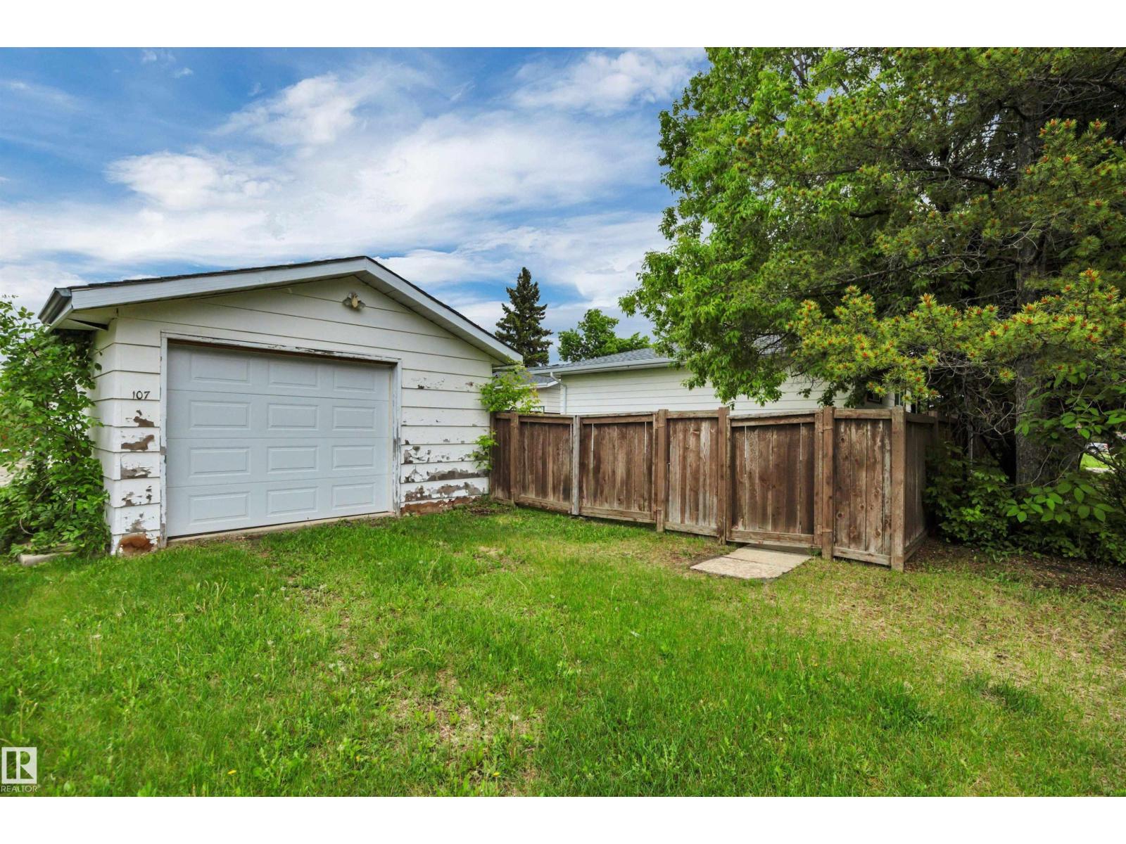 107 CORINTHIA DR — photo 50