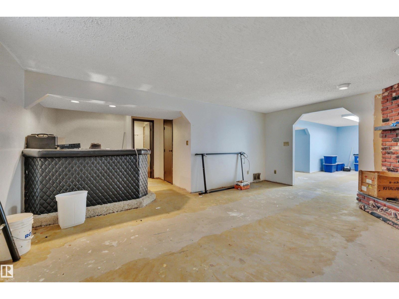 107 CORINTHIA DR — photo 37