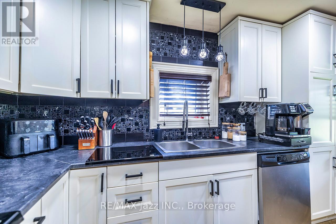 641 ENRIGHT ROAD - 11