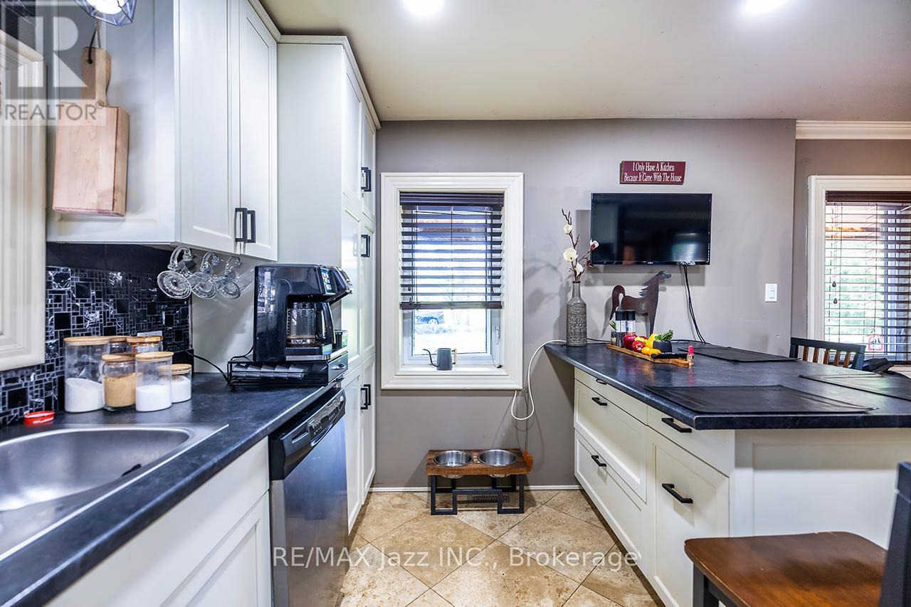641 ENRIGHT ROAD - 12