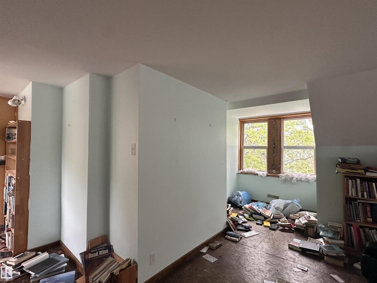 5011 50 AV — photo 18