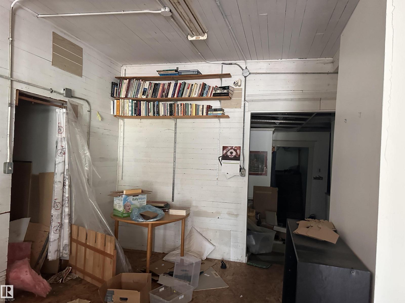 5011 50 AV — photo 21