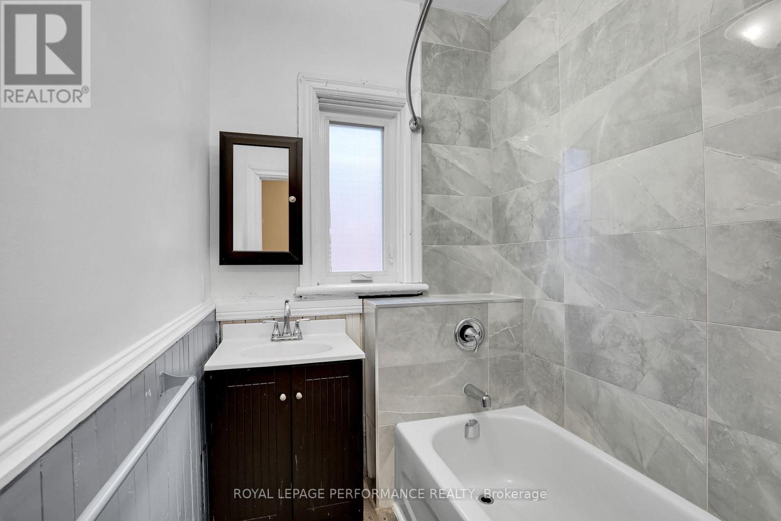 2 Bed, 2 Bath Multi-Family for Rent in Ottawa – 2 – 205 FLORA STREET, Ottawa – MLS# X13471152 - Image 13