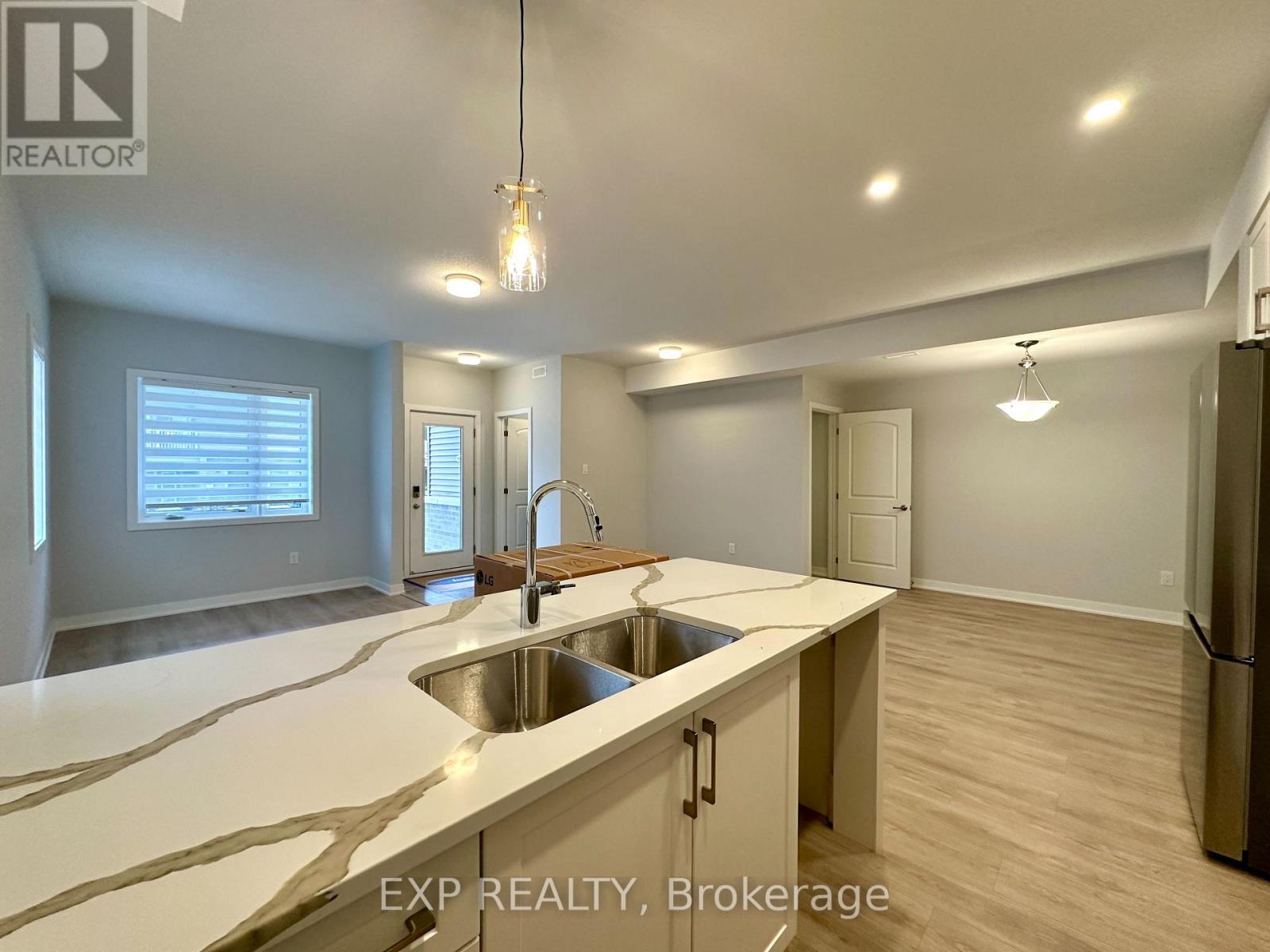 3 Bed, 2 Bath House for Rent in Ottawa – 422 LILLIAN FREIMAN PRIVATE, Ottawa – MLS# X13471192 - Image 7