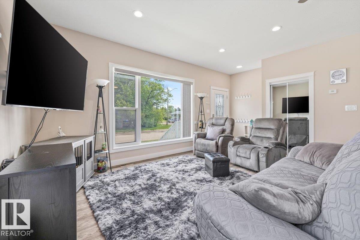 4708 47A AV — photo 19