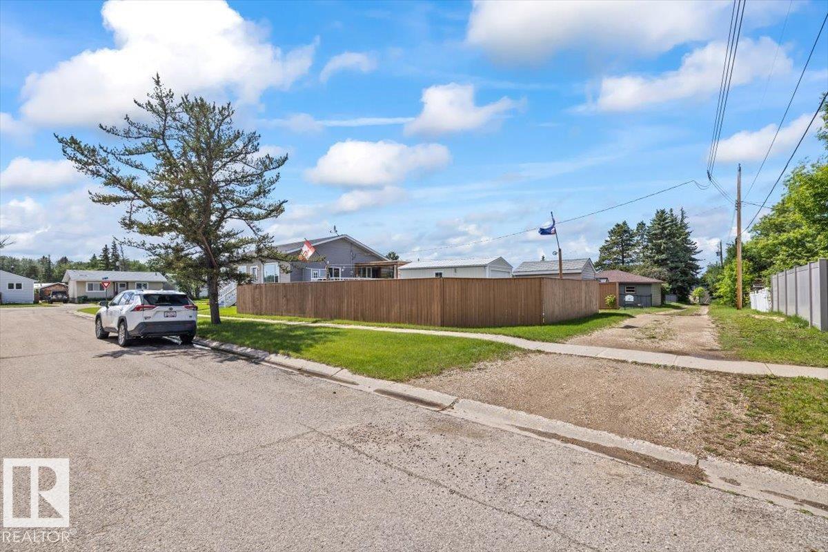 4708 47A AV — photo 59