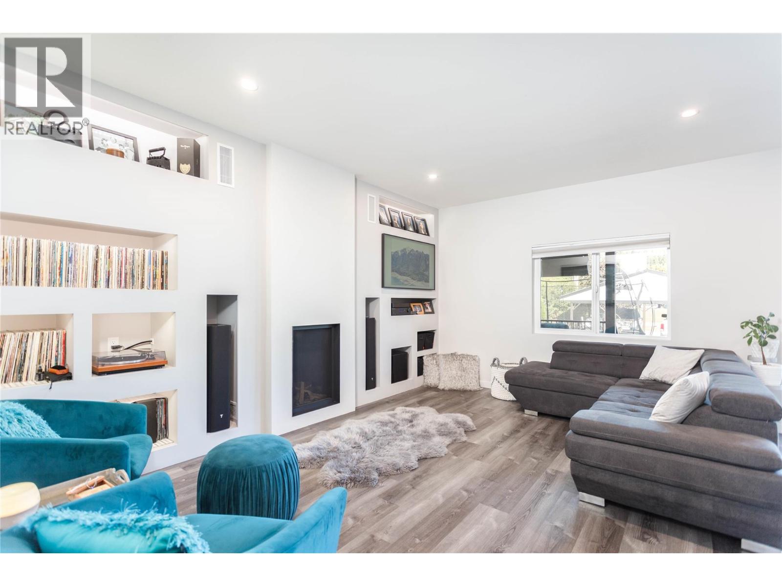 2253 Shuswap Avenue - 9