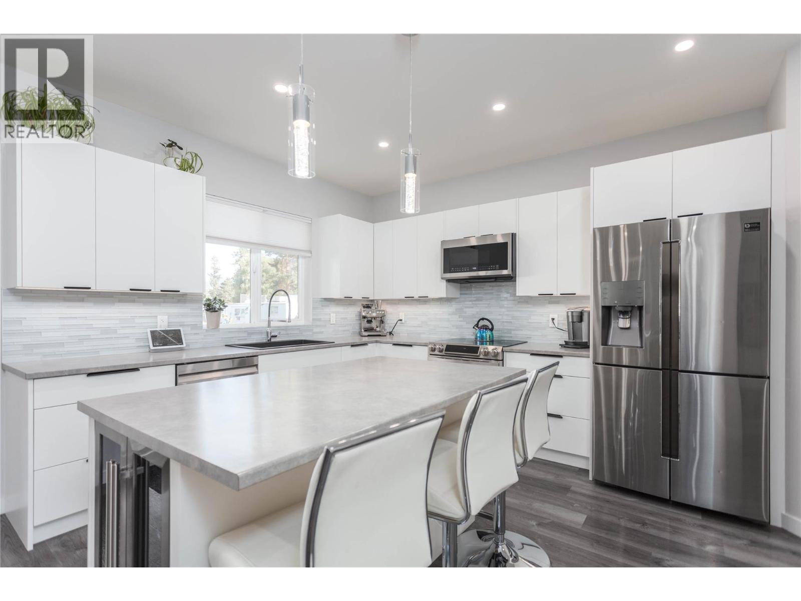 2253 Shuswap Avenue - 20