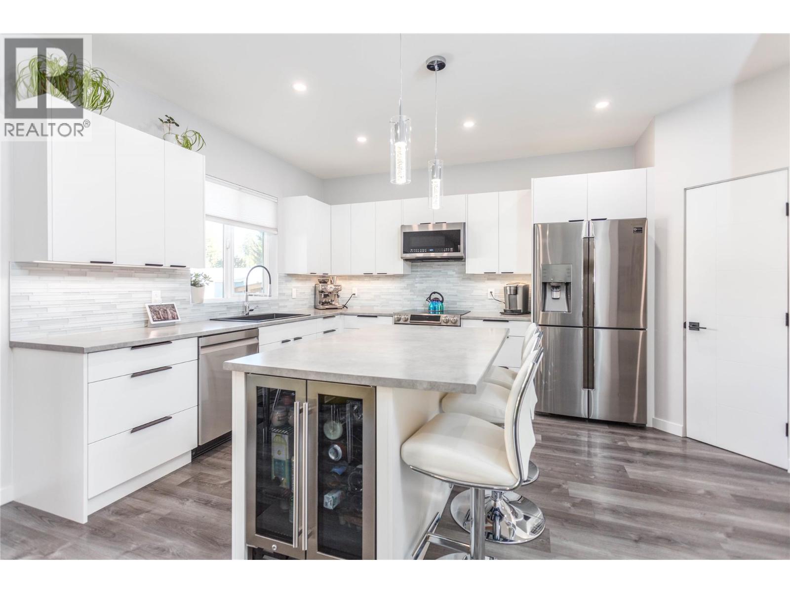 2253 Shuswap Avenue - 15