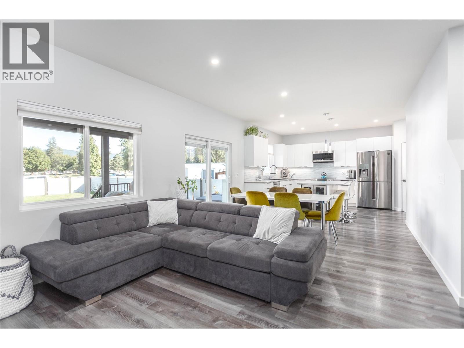 2253 Shuswap Avenue - 10