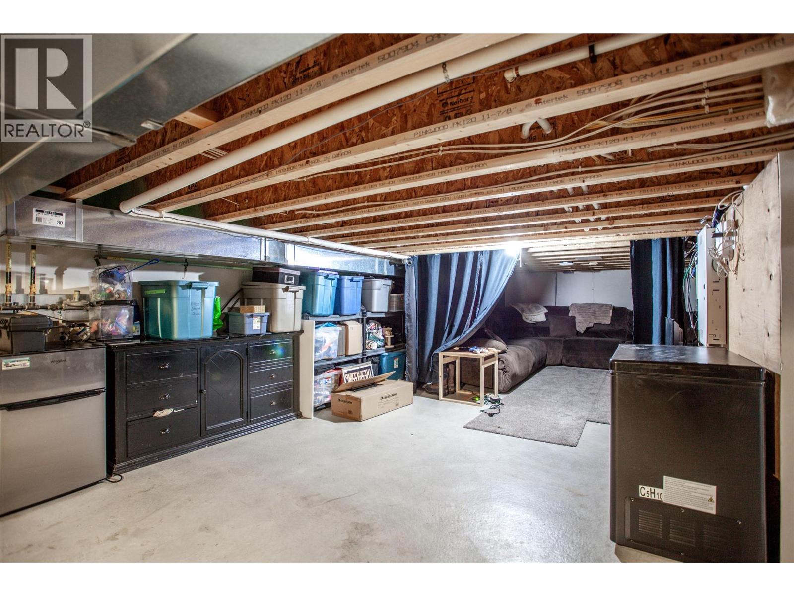 2253 Shuswap Avenue - 24