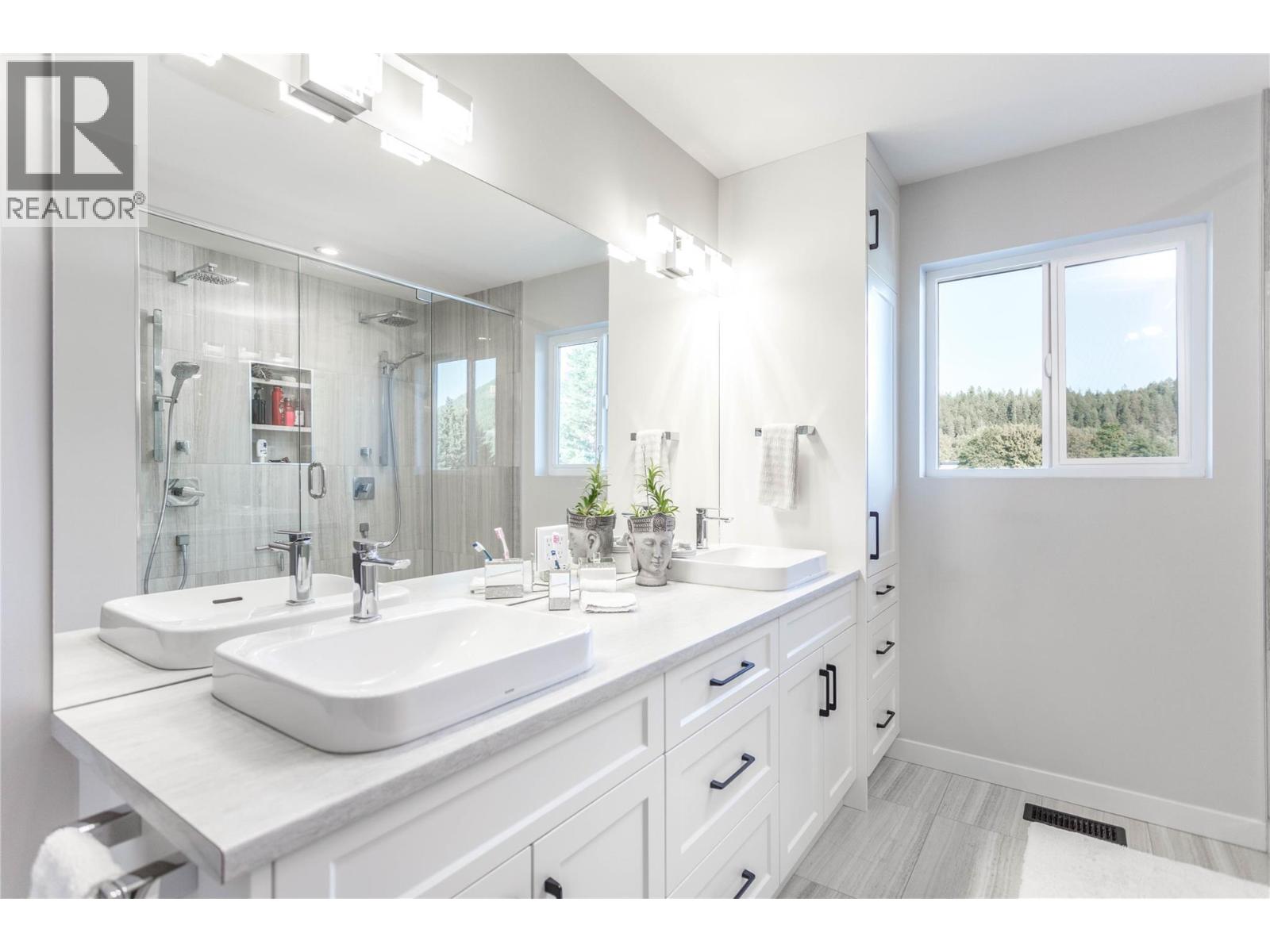 2253 Shuswap Avenue - 33