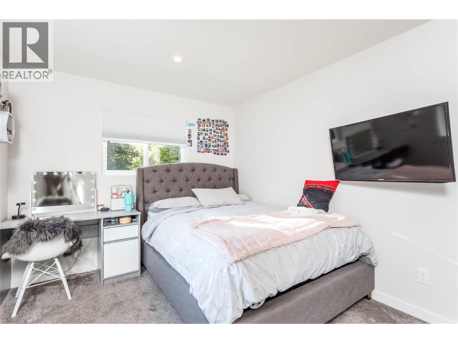2253 Shuswap Avenue - 27