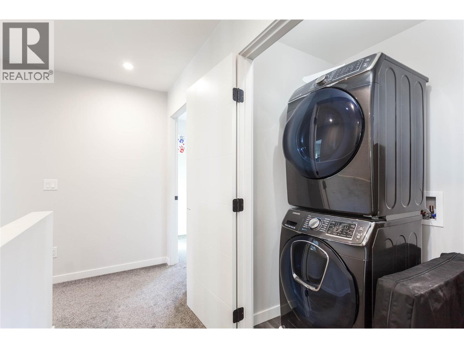 2253 Shuswap Avenue - 28