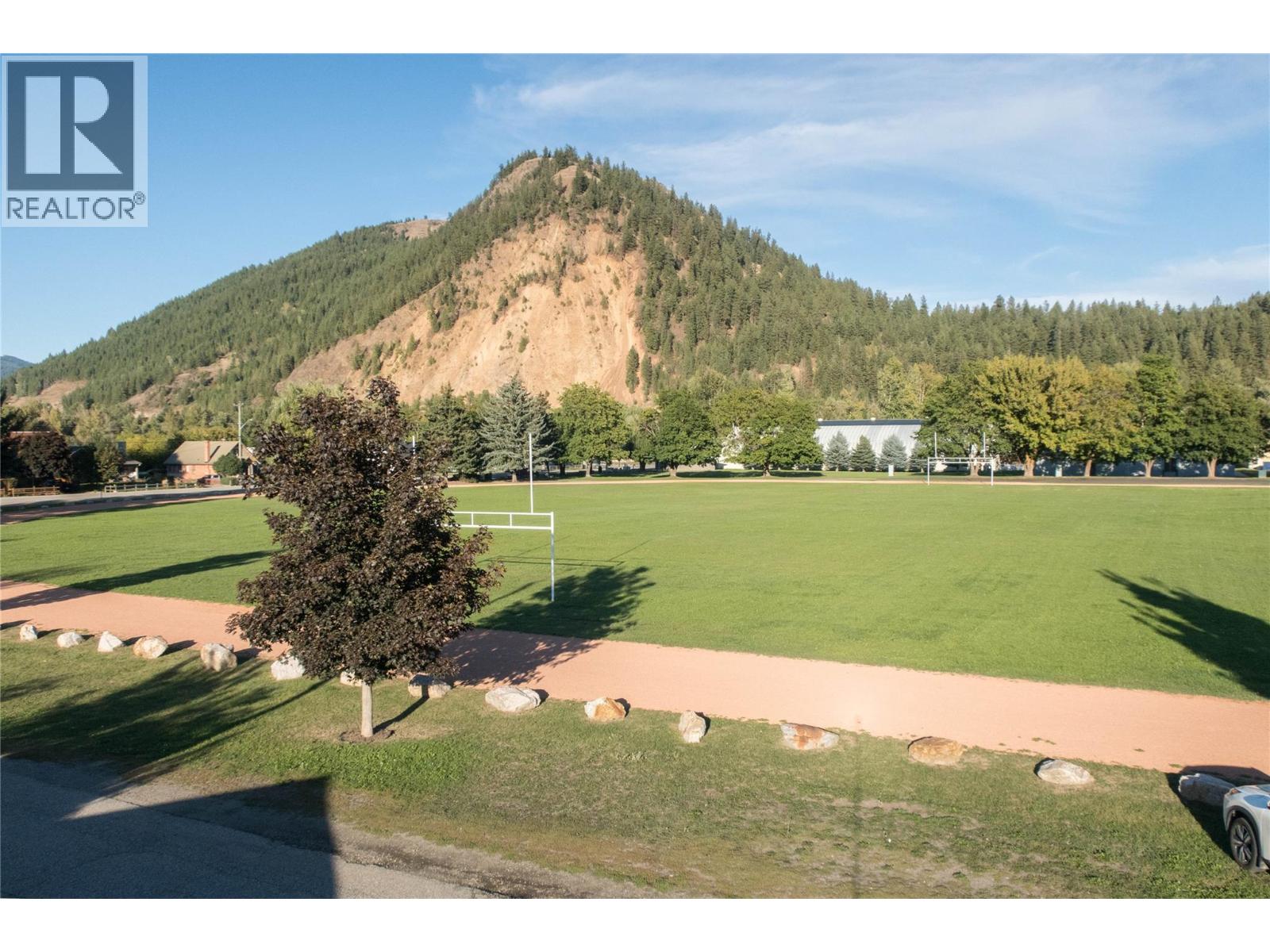 2253 Shuswap Avenue - 44