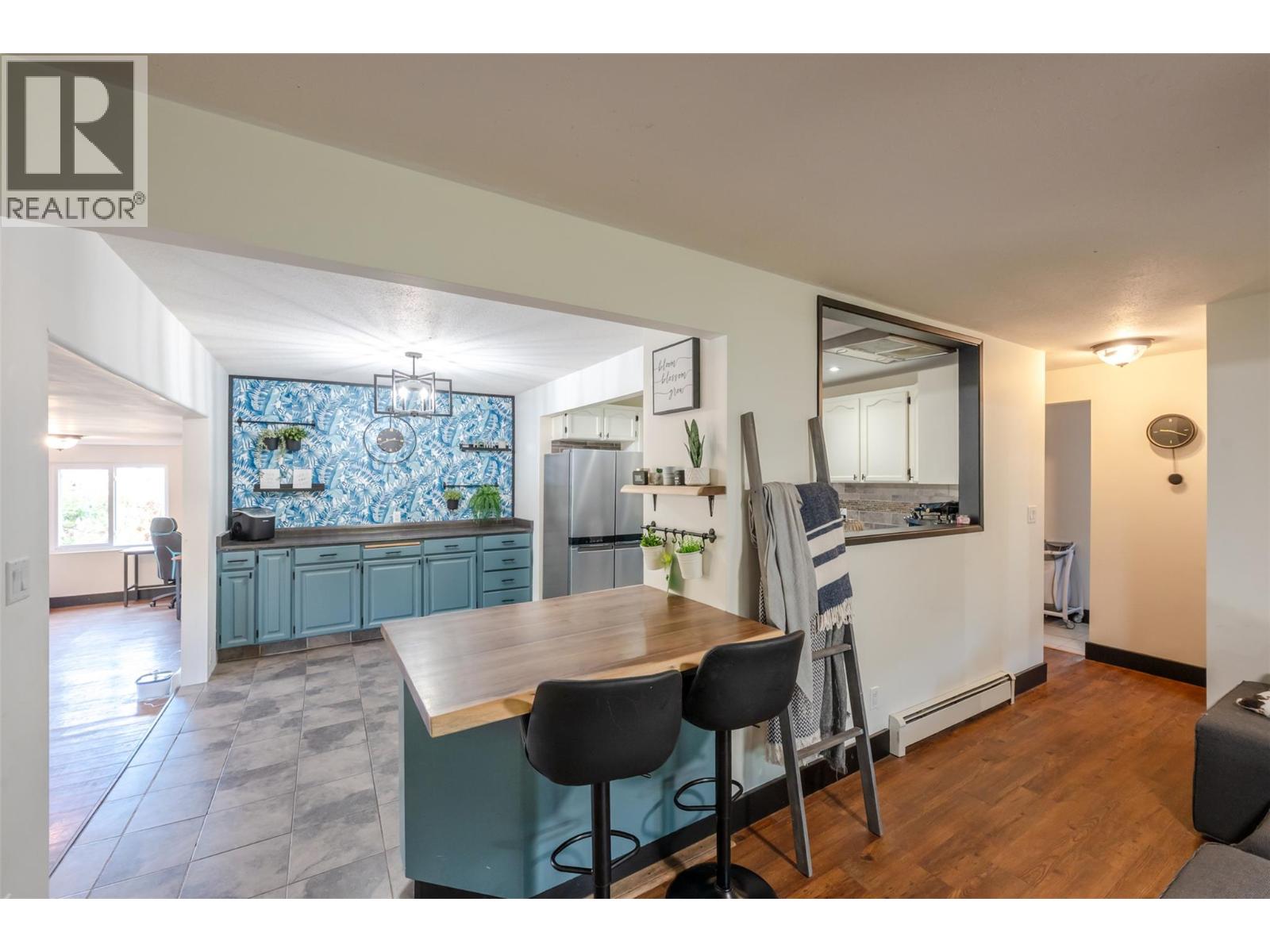 2122 MAIN Street - 10