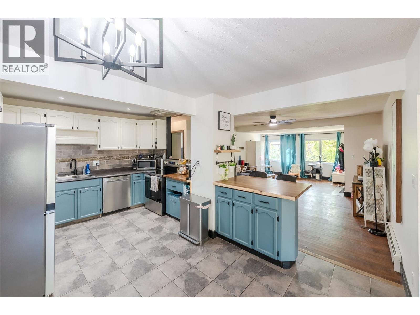 2122 MAIN Street - 16