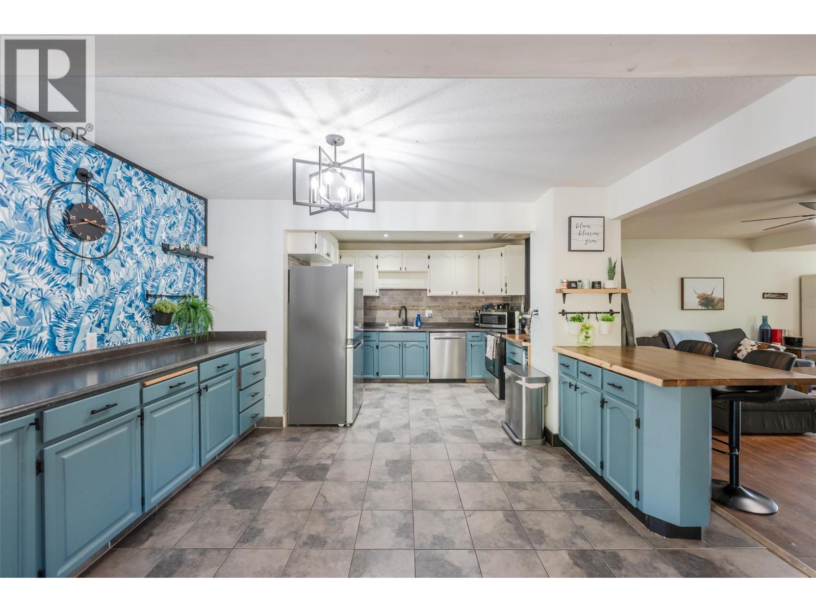 2122 MAIN Street - 17