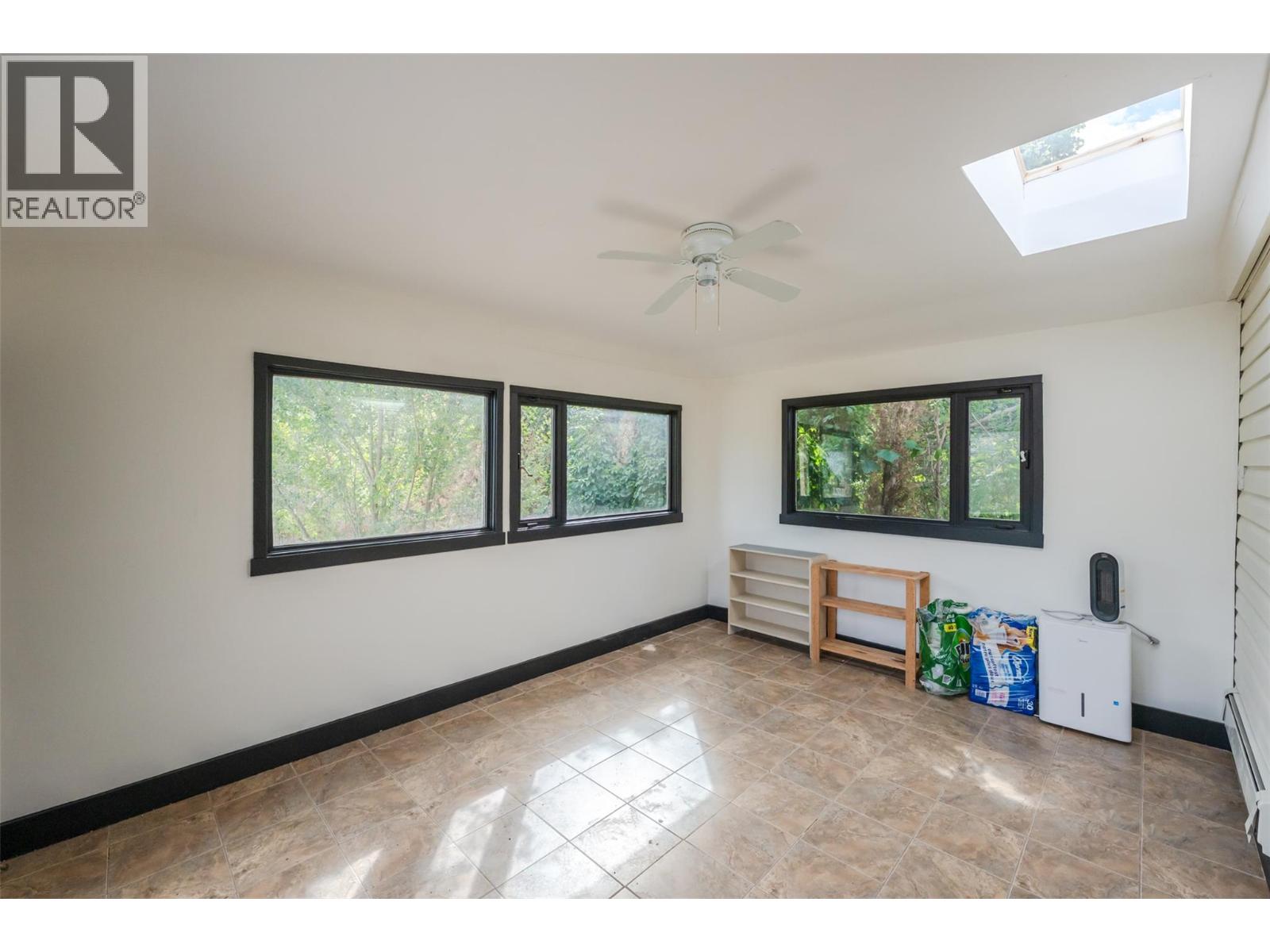 2122 MAIN Street - 35