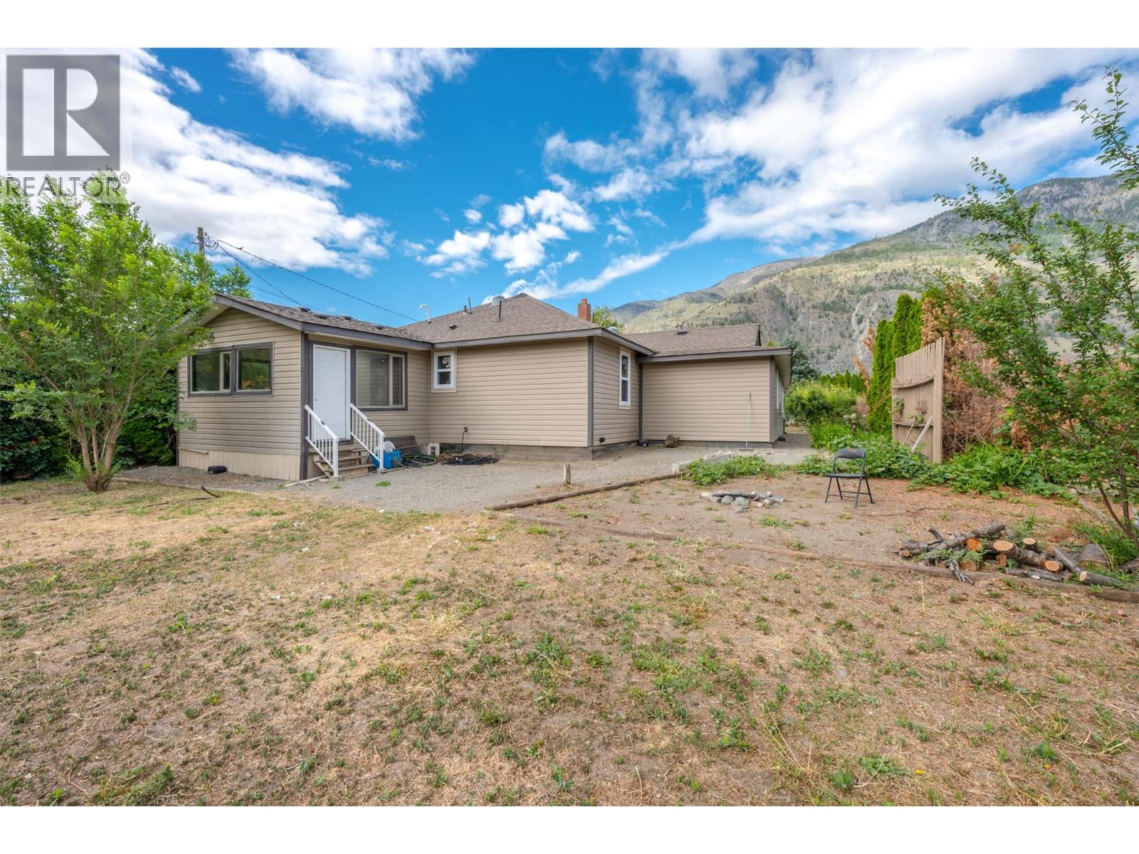 2122 MAIN Street - 2