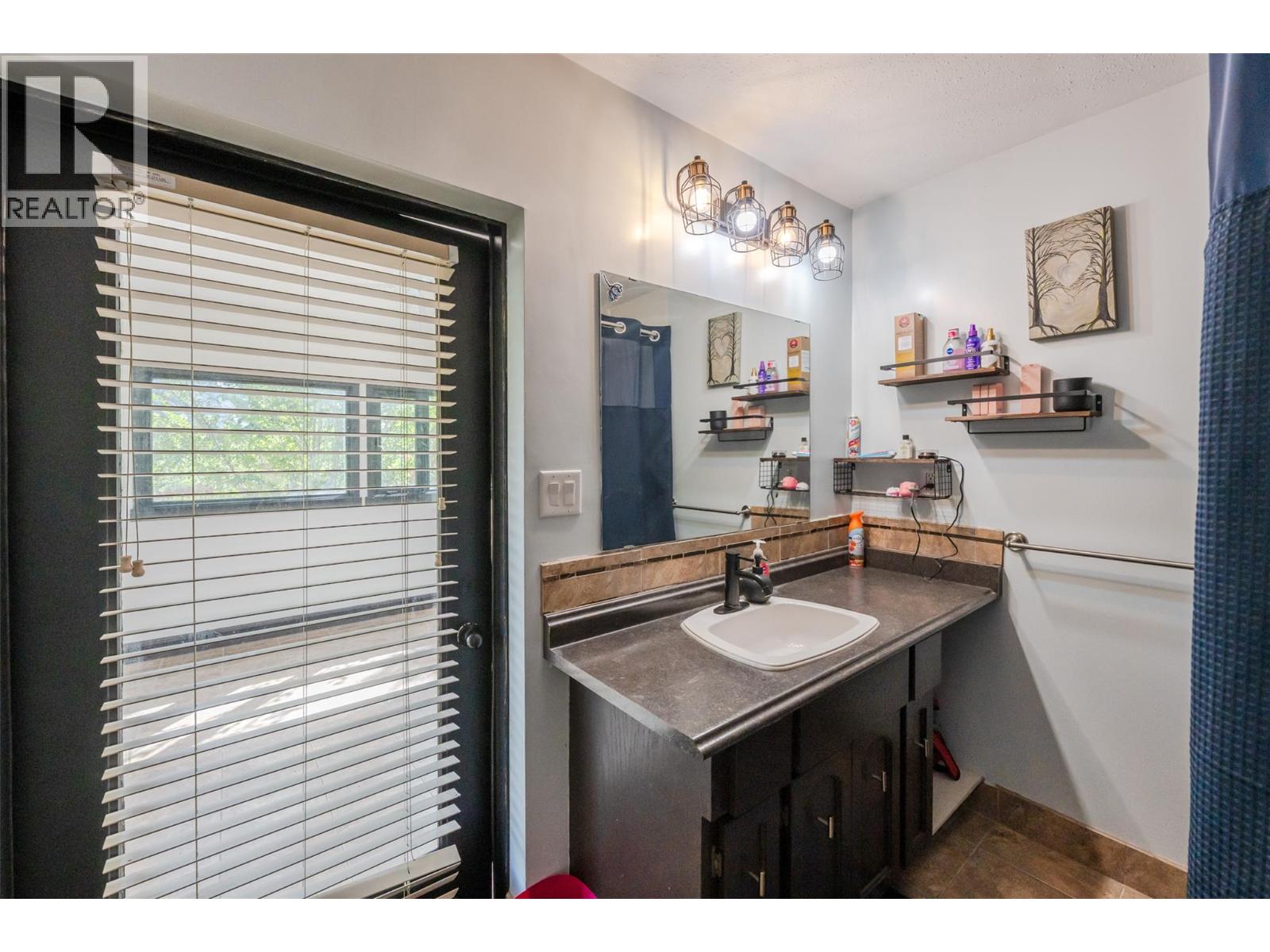 2122 MAIN Street - 32