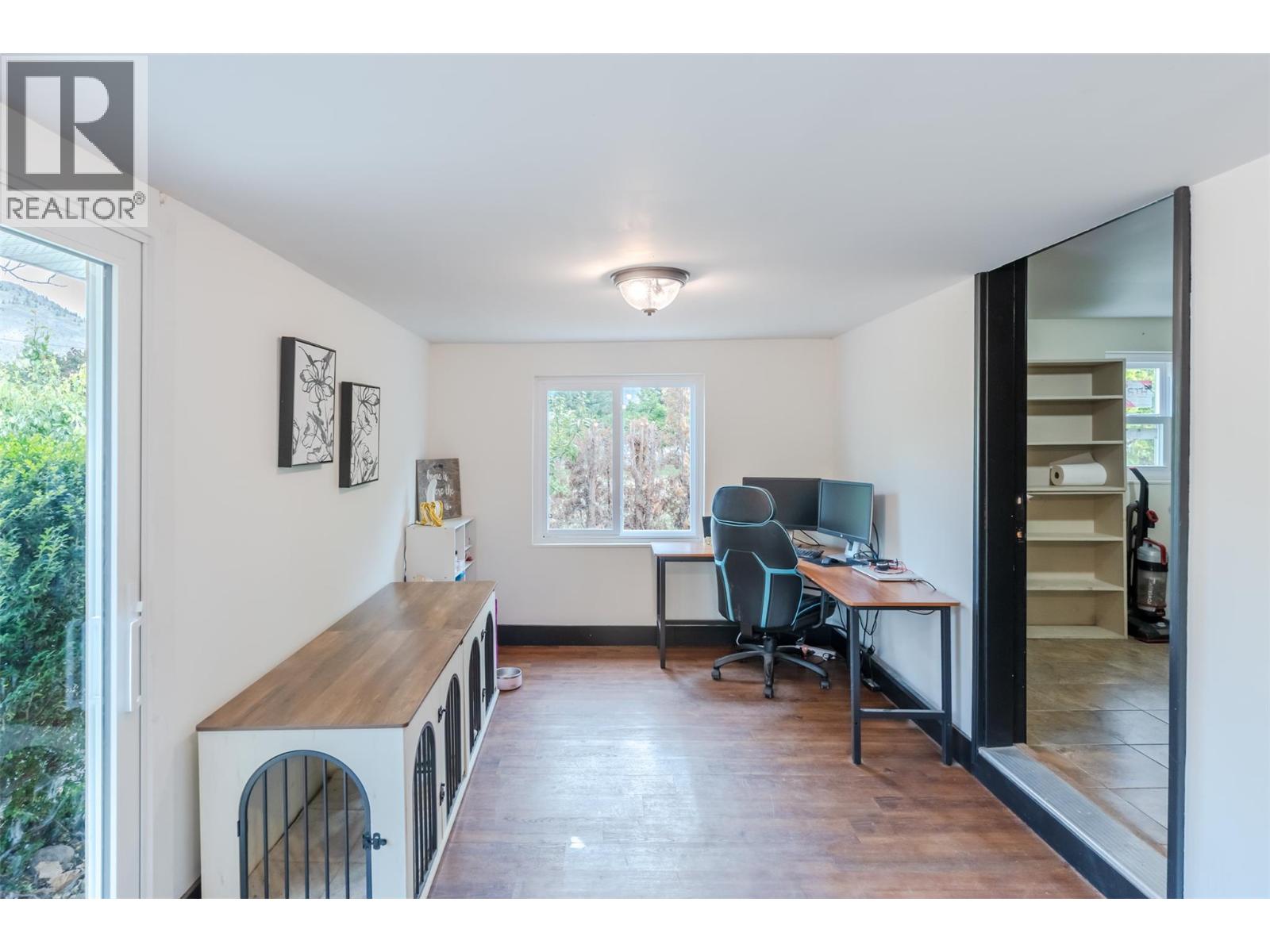 2122 MAIN Street - 23