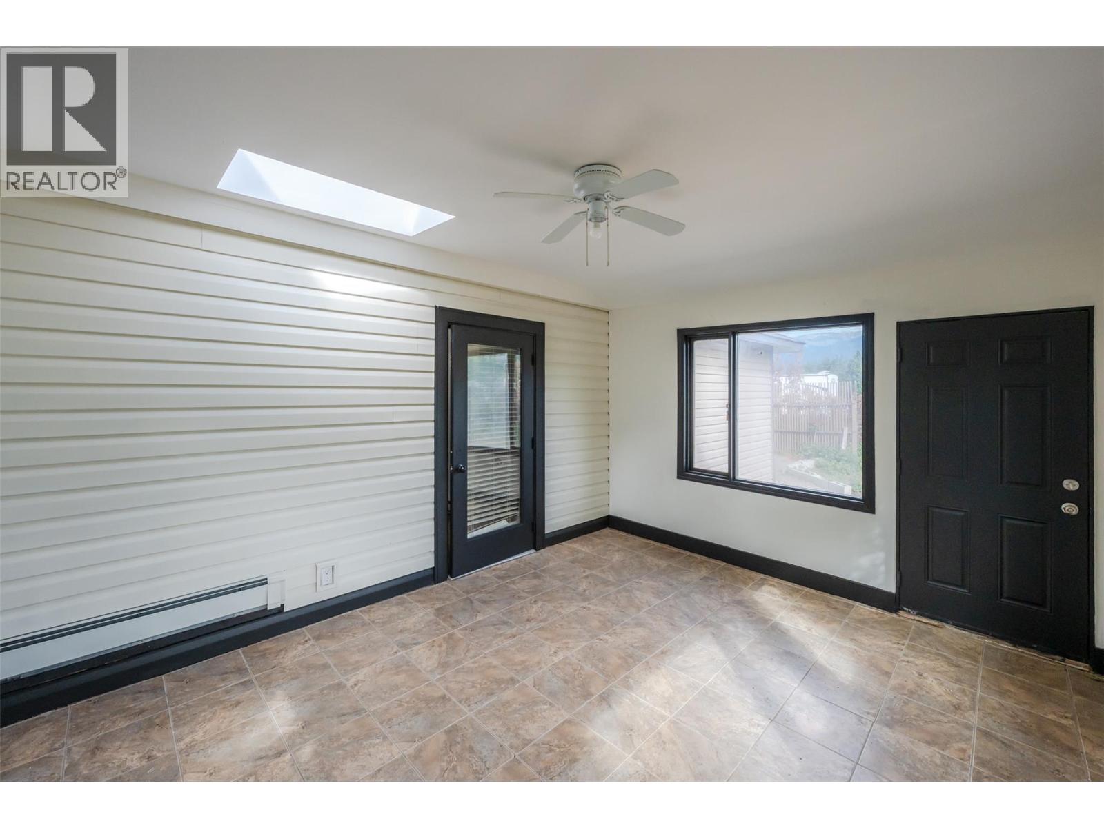 2122 MAIN Street - 37