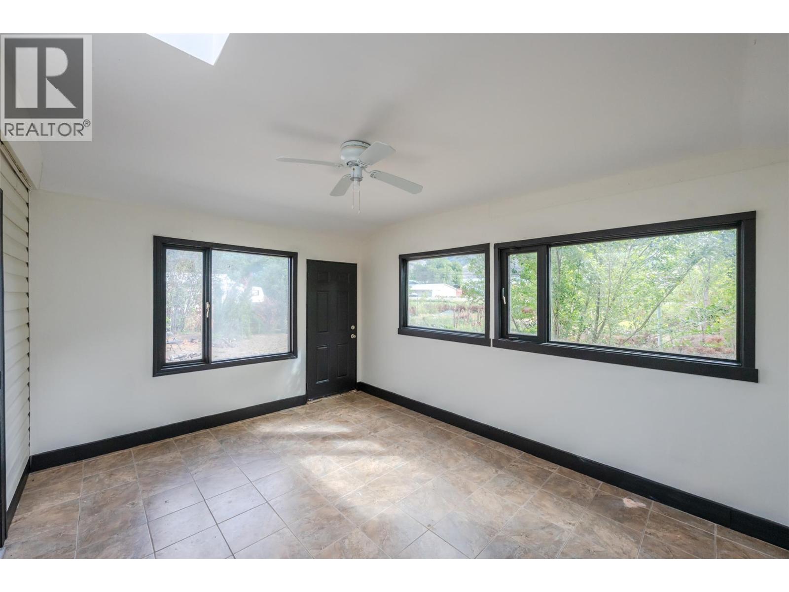 2122 MAIN Street - 36
