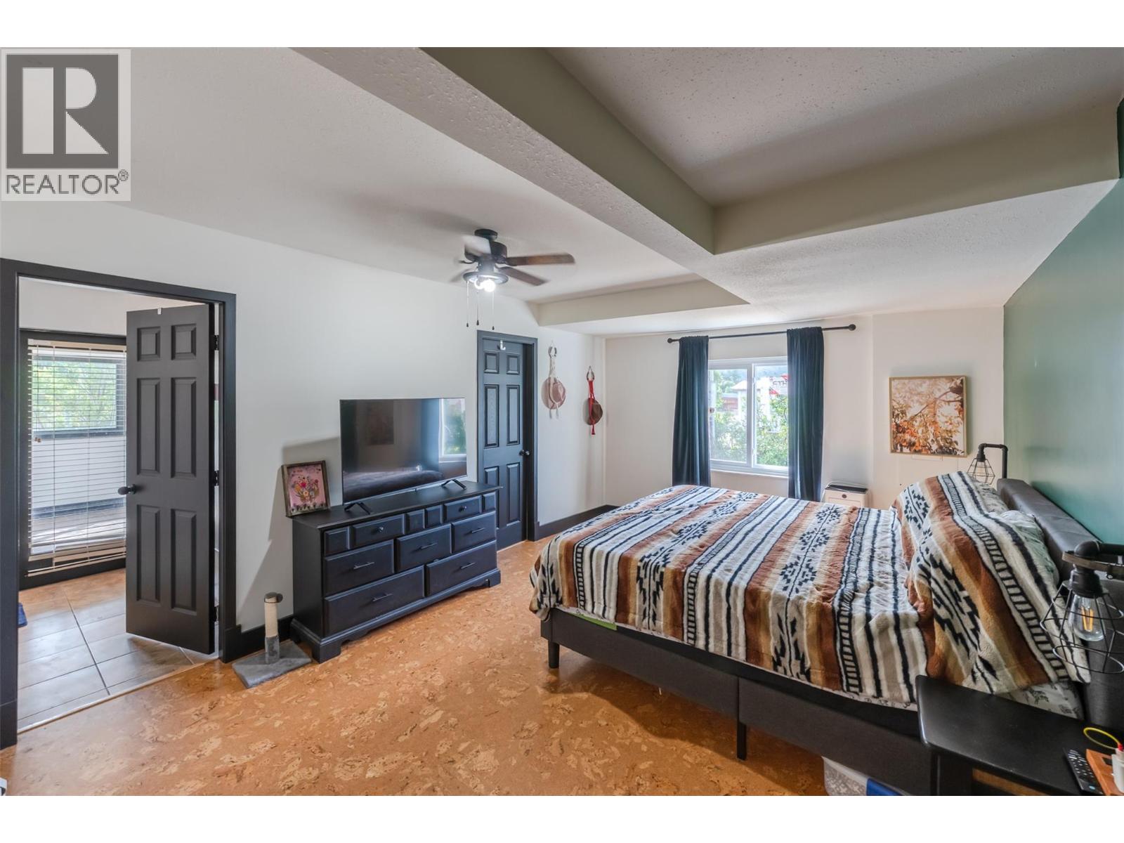 2122 MAIN Street - 28