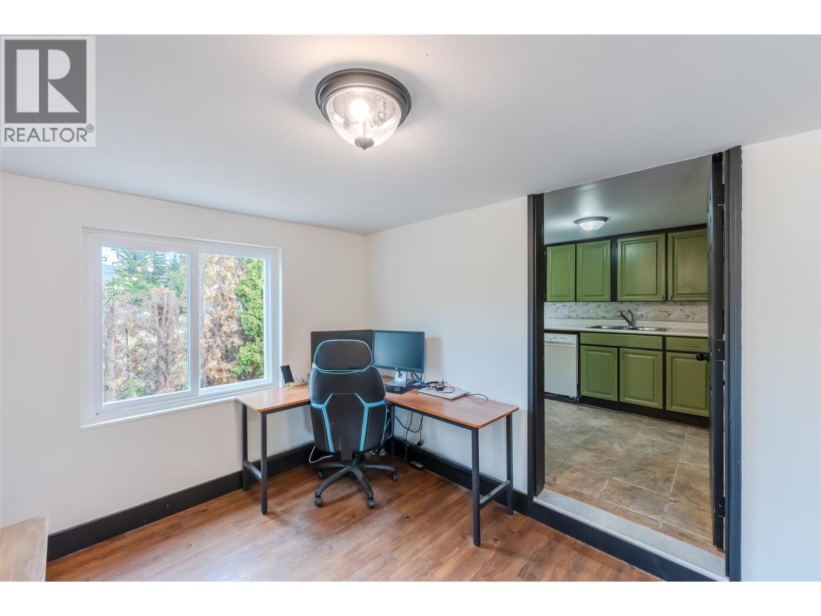 2122 MAIN Street - 24