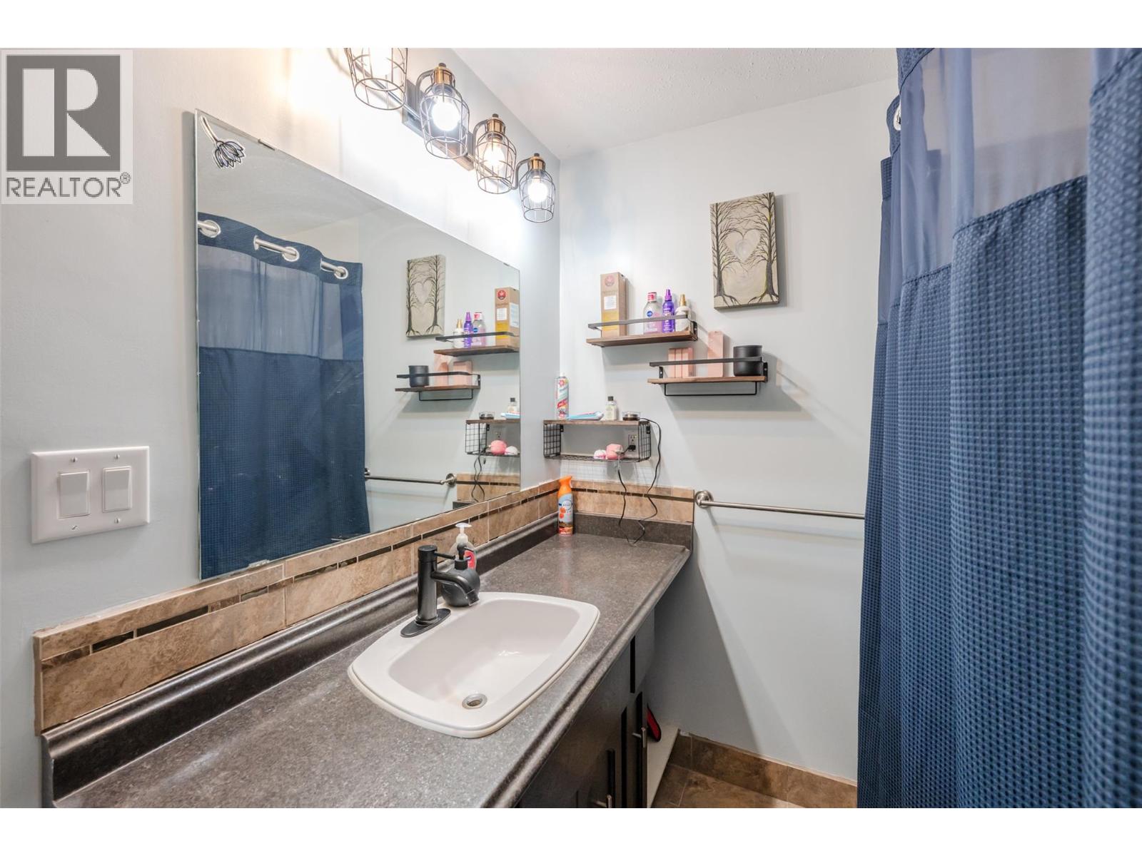 2122 MAIN Street - 31