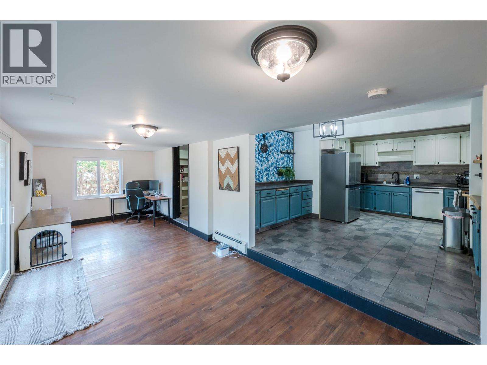 2122 MAIN Street - 22