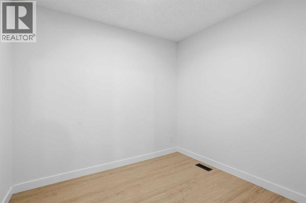 #209 5404 10 Avenue SE - 21