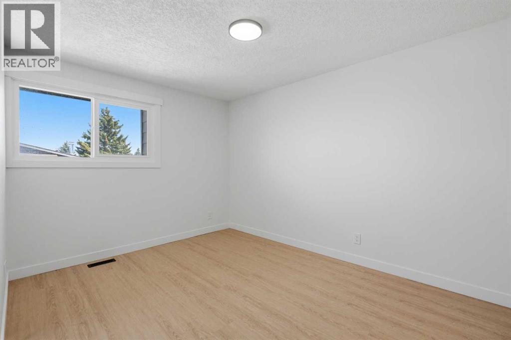 #209 5404 10 Avenue SE - 25