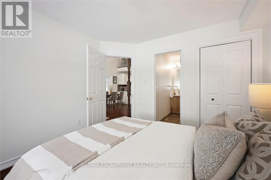 #5 3243 NEW STREET - 16
