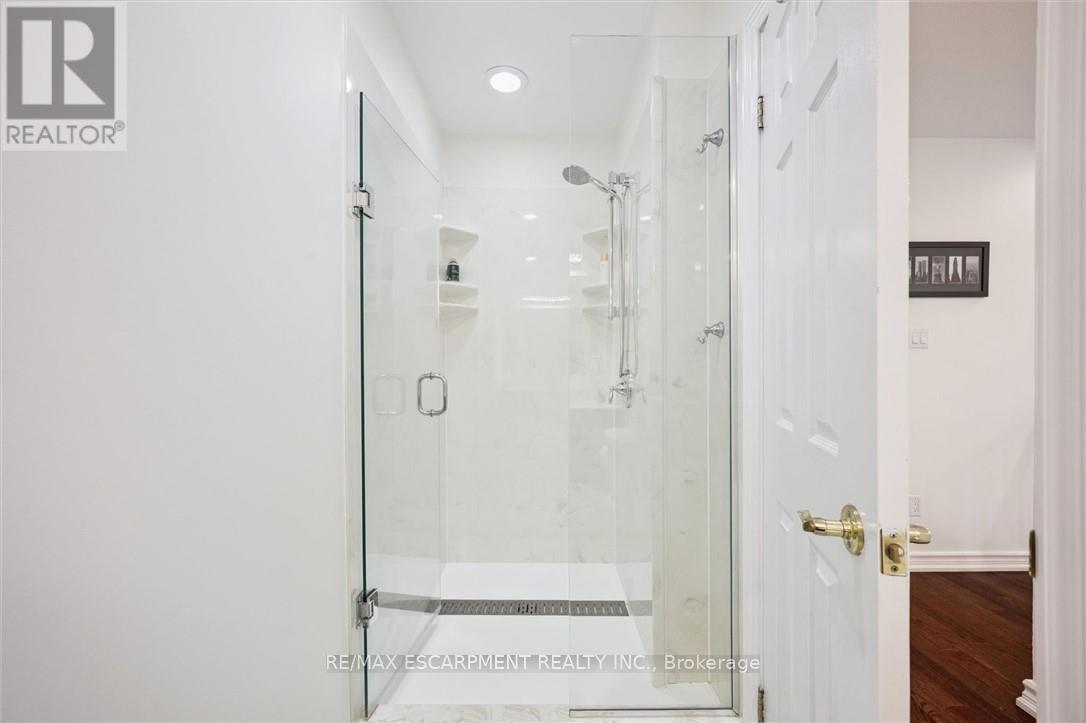 #5 3243 NEW STREET - 21